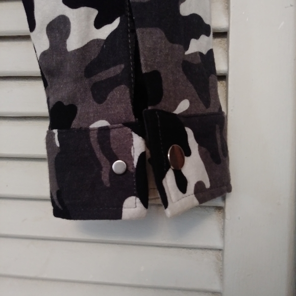 🖤 Cute Camo Jacket - Picture 5 of 6